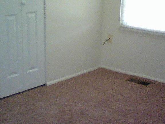 5th image of 991 Somerset Dr APT 8