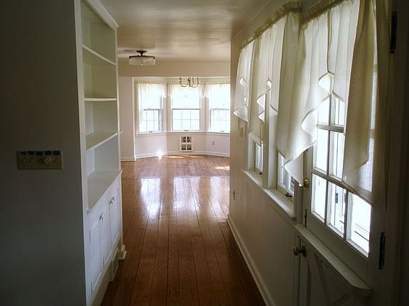 2510 Foyer To Living Room