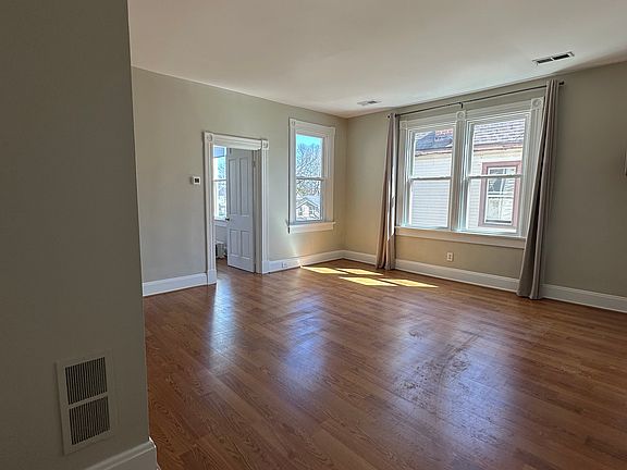 4th image of 1833 Elm Ave