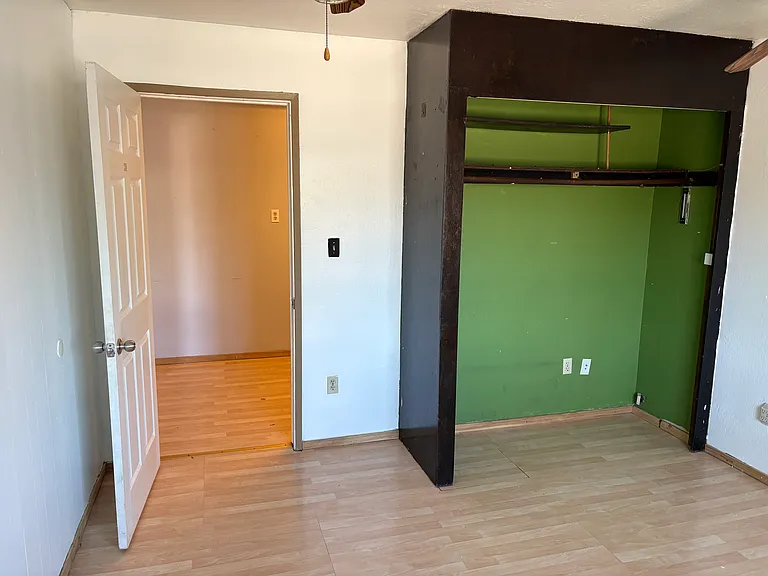 1208 W Laird St — Photo 11