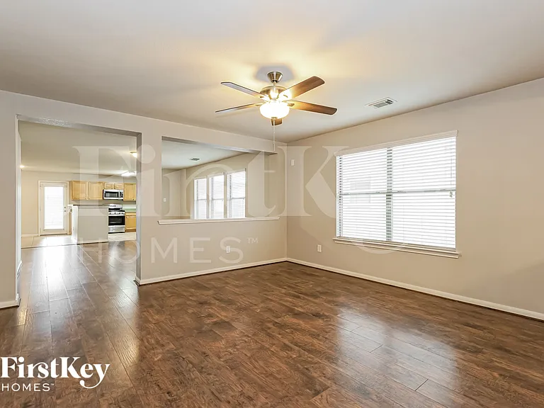 29311 Legends Hill Dr — Photo 3
