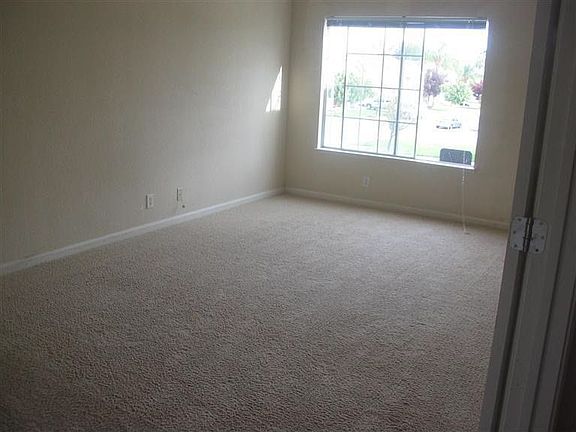2nd image of 1535 Henderson Ct
