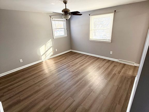 5th image of 3610.5 Camelot Ln