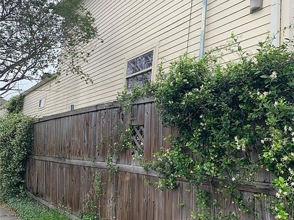 3rd image of 801 Austerlitz St
