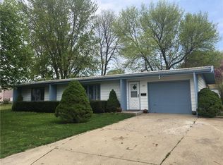 922 10th St, Perry, IA 50220