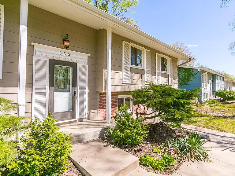 530 W Broadview Dr — Photo 19