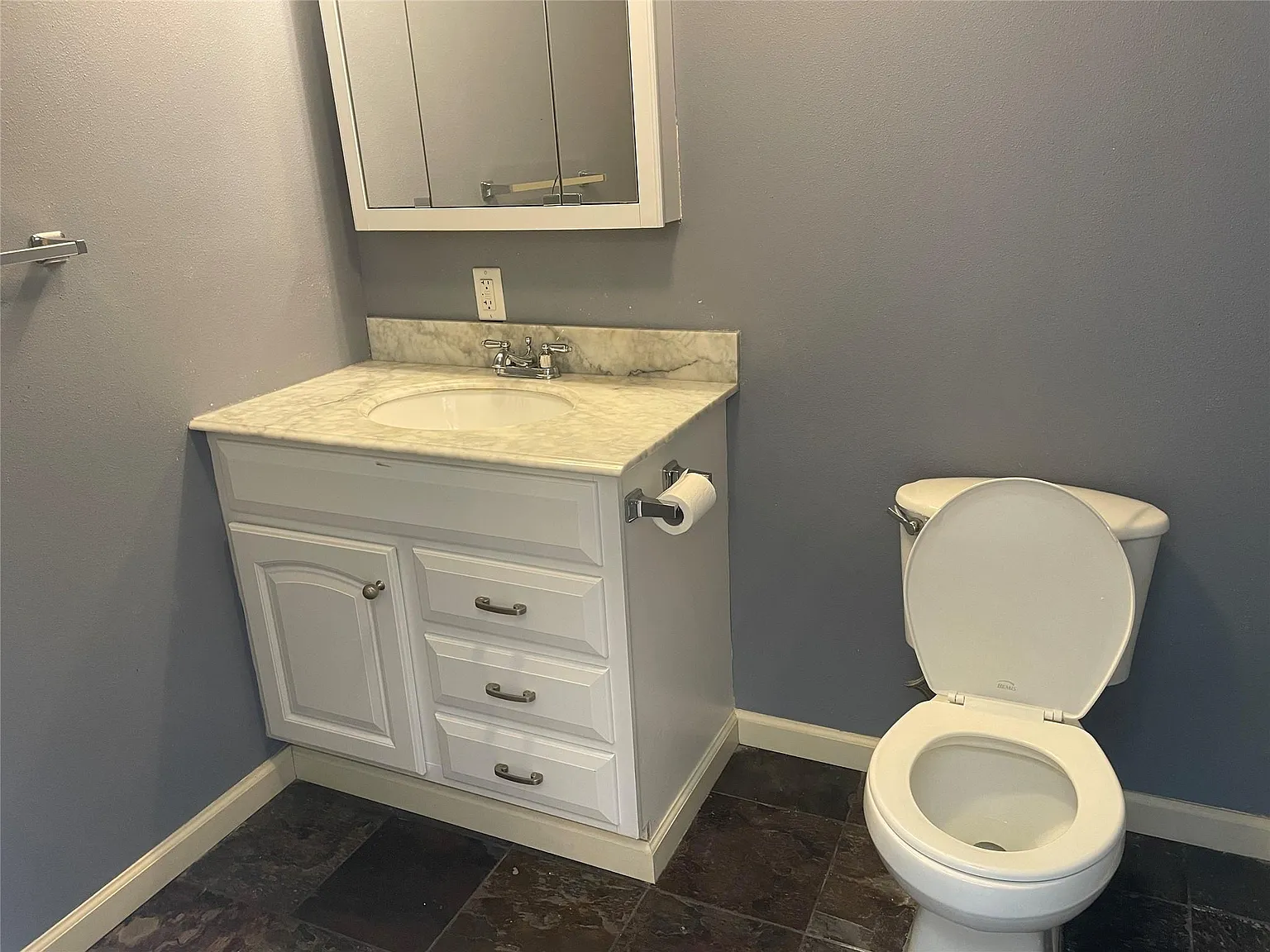 2 bed, 1.5 bath, 9288 sqft, $1,700 — Photo 2