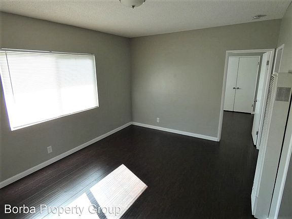 3rd image of 1063 Roswell Ave APT 5