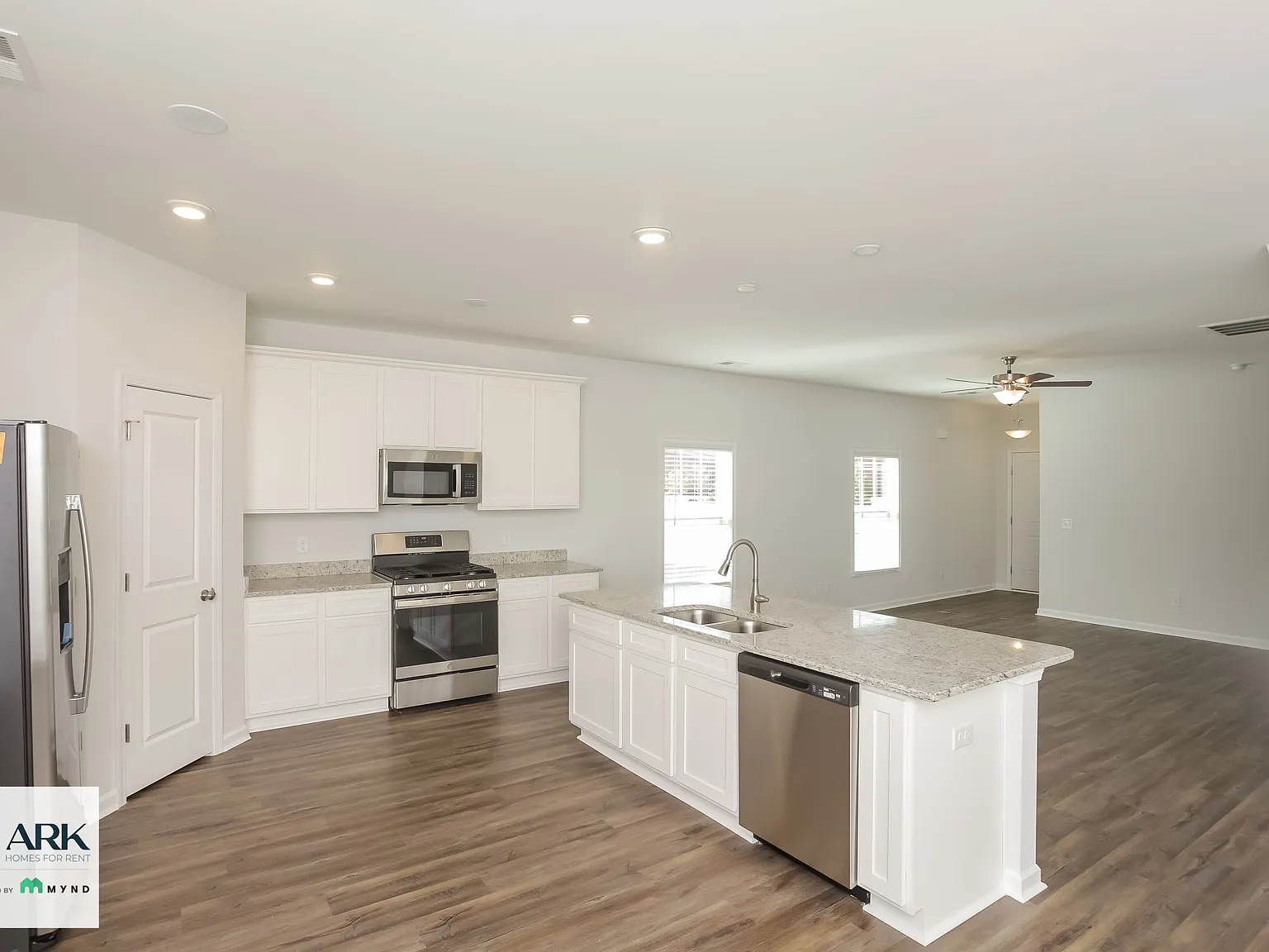 4 bed, 2.5 bath, 1963 sqft, $2,175 — Photo 4