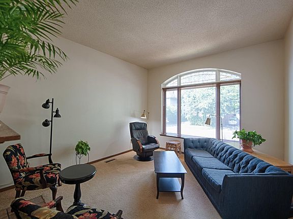 4th image of 52 Delos St W