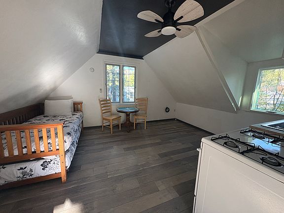 3rd image of 434 Eureka Dr #11
