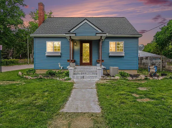 219 W Patterson St, Lakeville, IN 46536