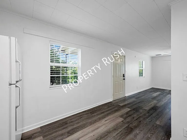 424 Hedgewood Dr — Photo 10