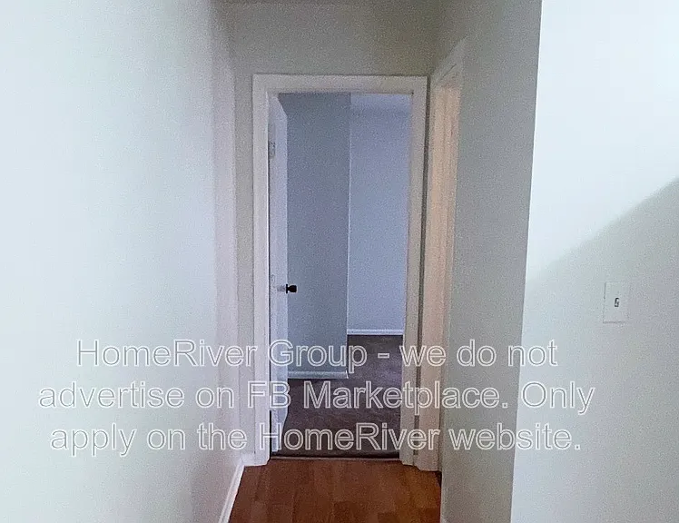 110 SW 10th St #4 — Photo 3