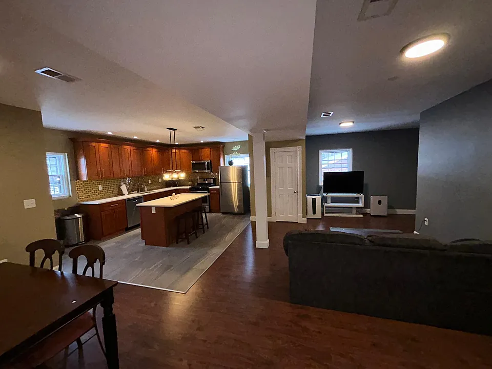 26 Bessom St #3
