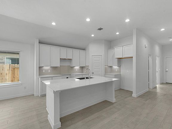 3rd image of 2530 Ivory Basewood Ln