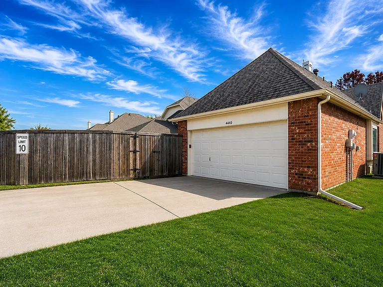 4445 Cranwood Dr — Photo 19