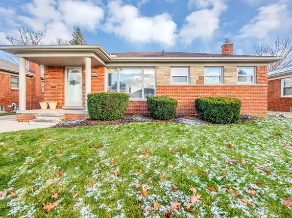 27124 Ursuline St, Saint Clair Shores, MI 48081