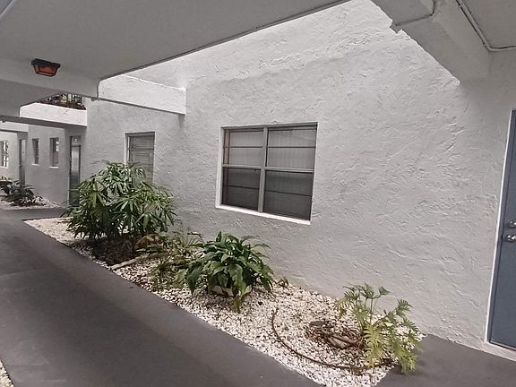 4th image of 2998 E Sunrise Lakes Dr E #121