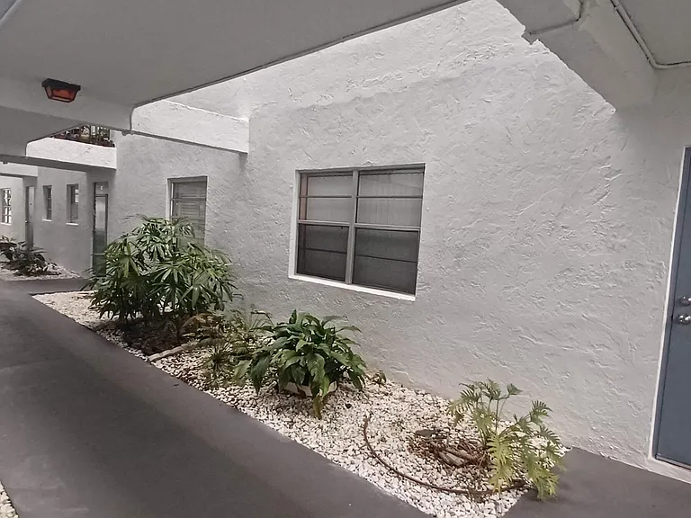 2998 E Sunrise Lakes Dr E #121 — Photo 4