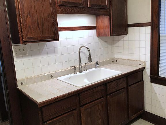 5th image of 2752 S Logan Ave