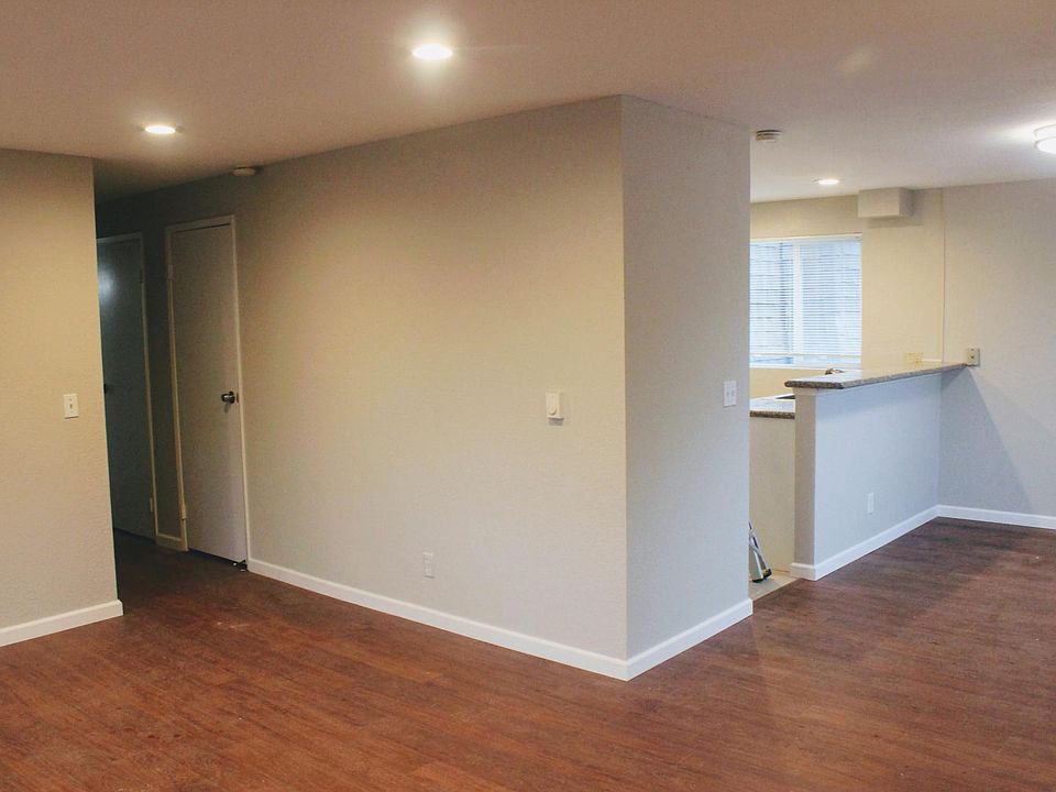 1st image of 14301 NE 7th Pl APT 4