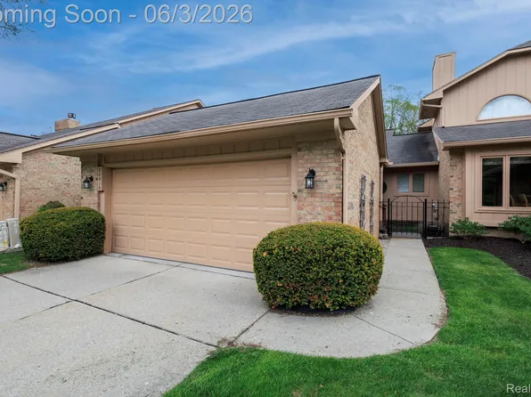 22010 River Ridge Trl, Farmington, MI 48335