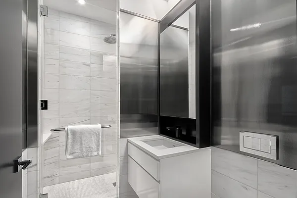 Rented by Extell Marketing Group LLC | media 38