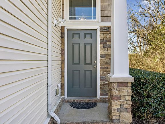 4th image of 2001 Lavender Ct