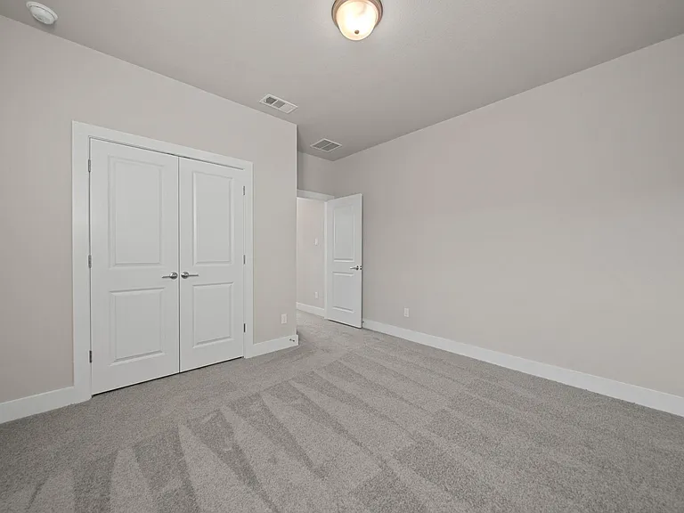 219 Pinnacle Ln — Photo 3