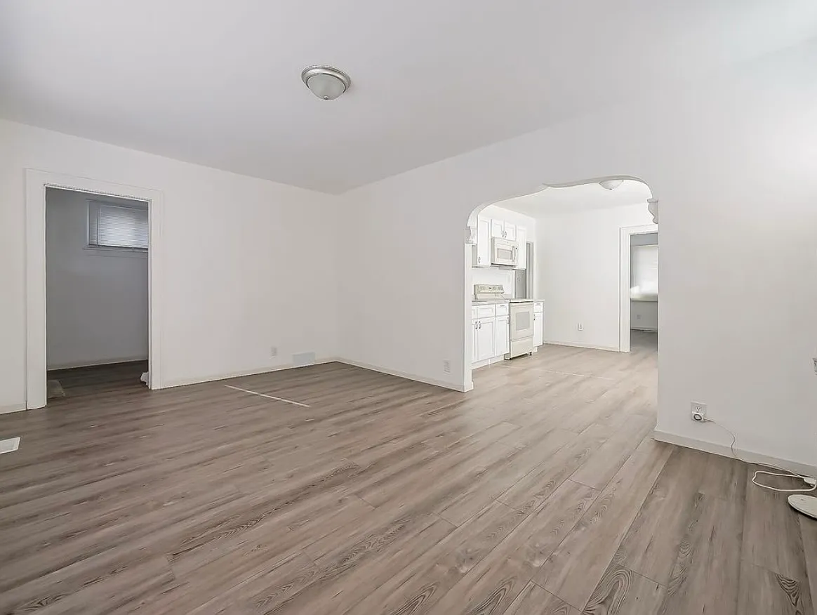 19410 Cliff St — Photo 1