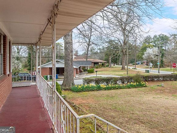 5th image of 656 Bolton Rd NW