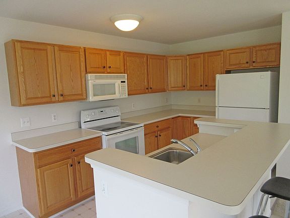 4th image of 2889 Barclay Way