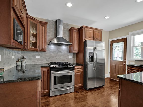 5th image of 542 E Wildwood Ave