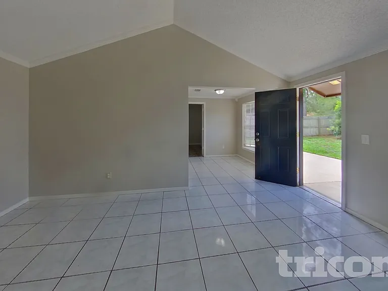 8252 Yolanda Ct — Photo 3