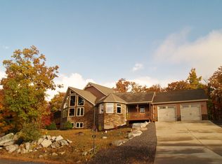 27 Horseshoe Dr, Hazleton, PA 18202