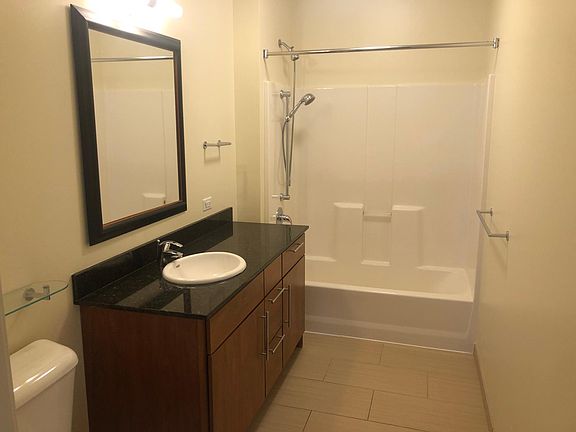 5th image of 602 N Wells St #1004