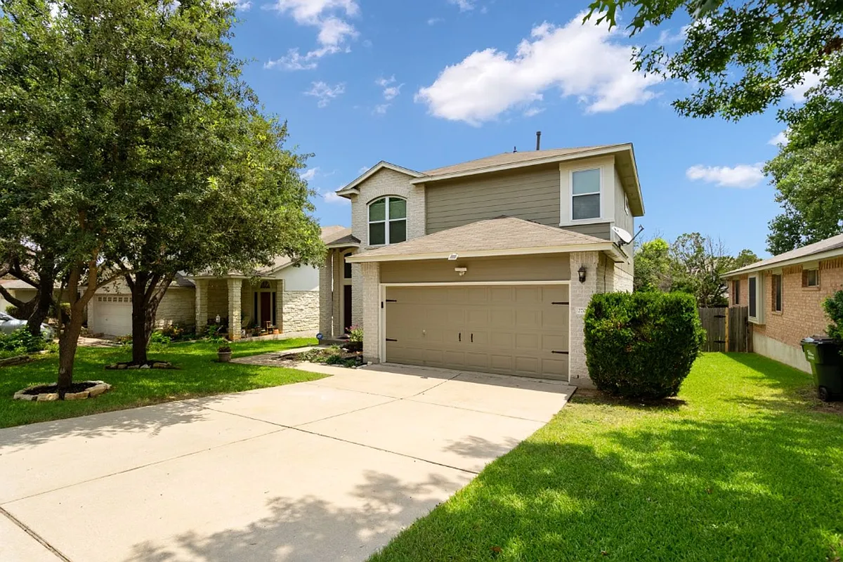 Building Photo - 2704 Greenlee Dr