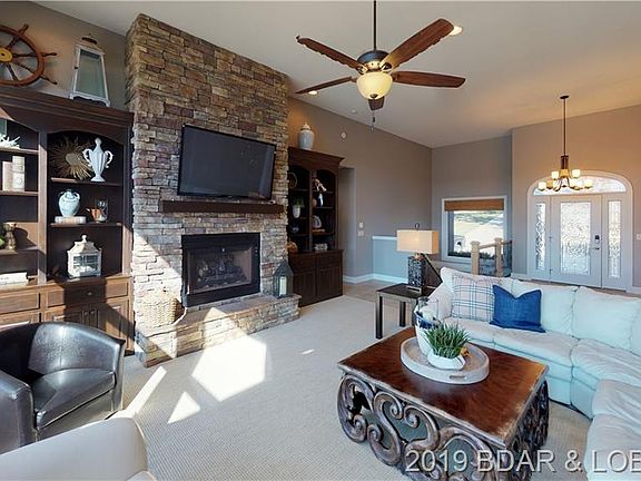 2nd image of 809 Via Appia Dr