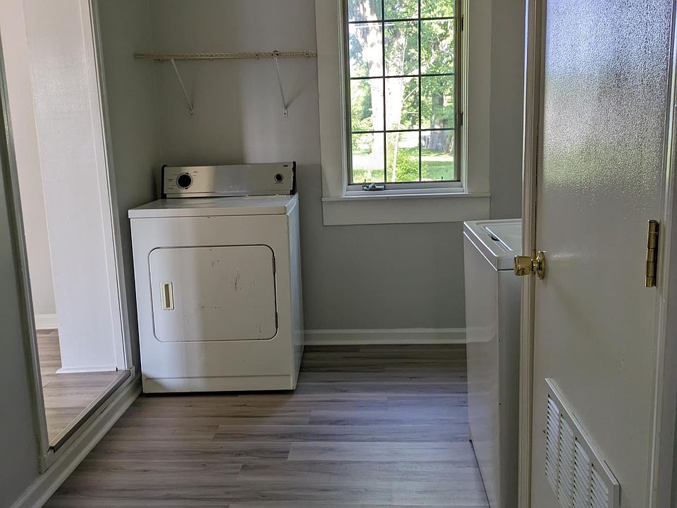 1st image of 38 Dell Ave