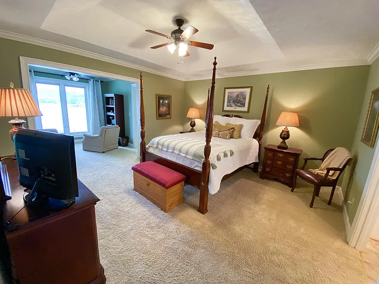 662 Waters Edge Cv — Photo 17
