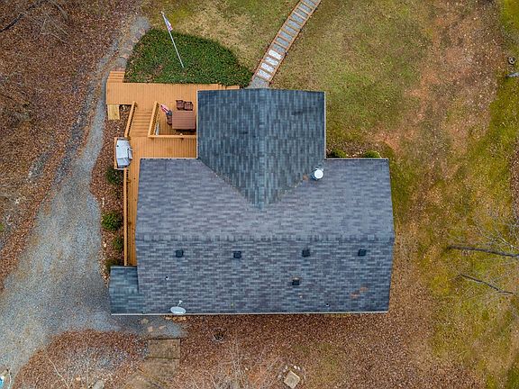 4th image of 218 Hemlock Ln