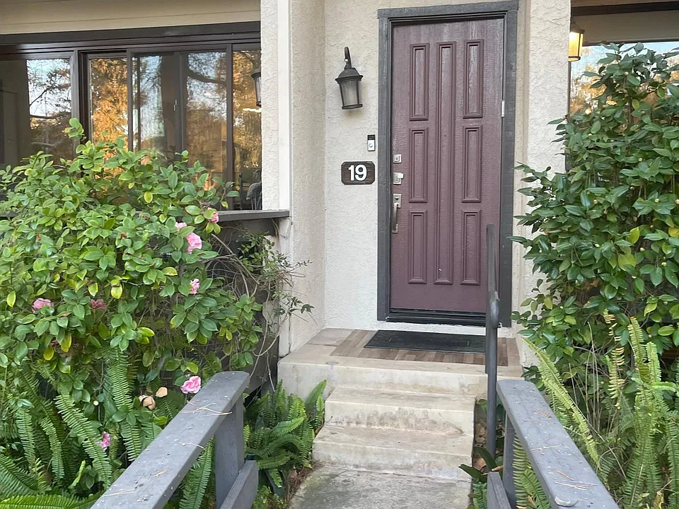 5757 Owensmouth Ave #19