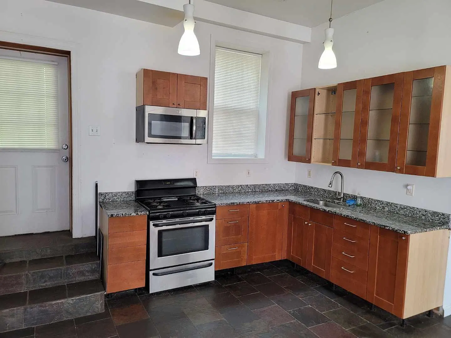 2 bed, 1300 sqft, $1,850 — Photo 1