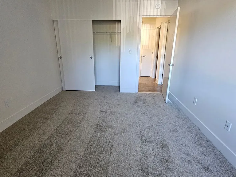 Beverly Grove Apartments — Photo 34