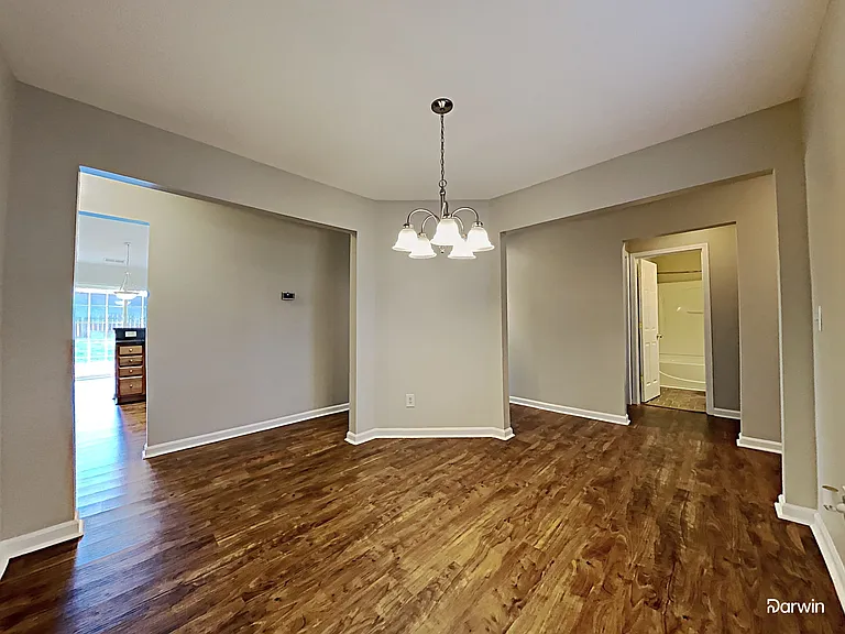 337 Courtland Ct — Photo 4