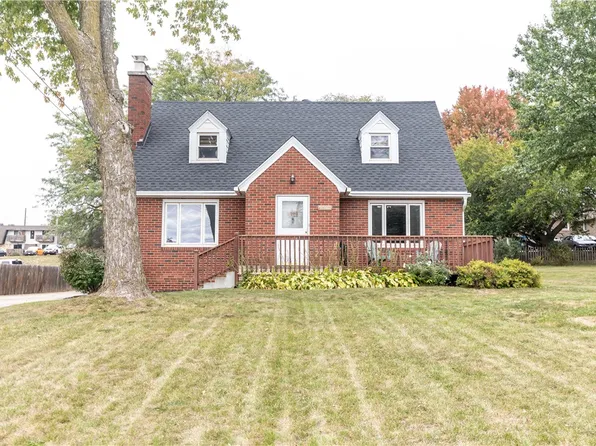8555 Franklin Ave, Clive, IA 50325