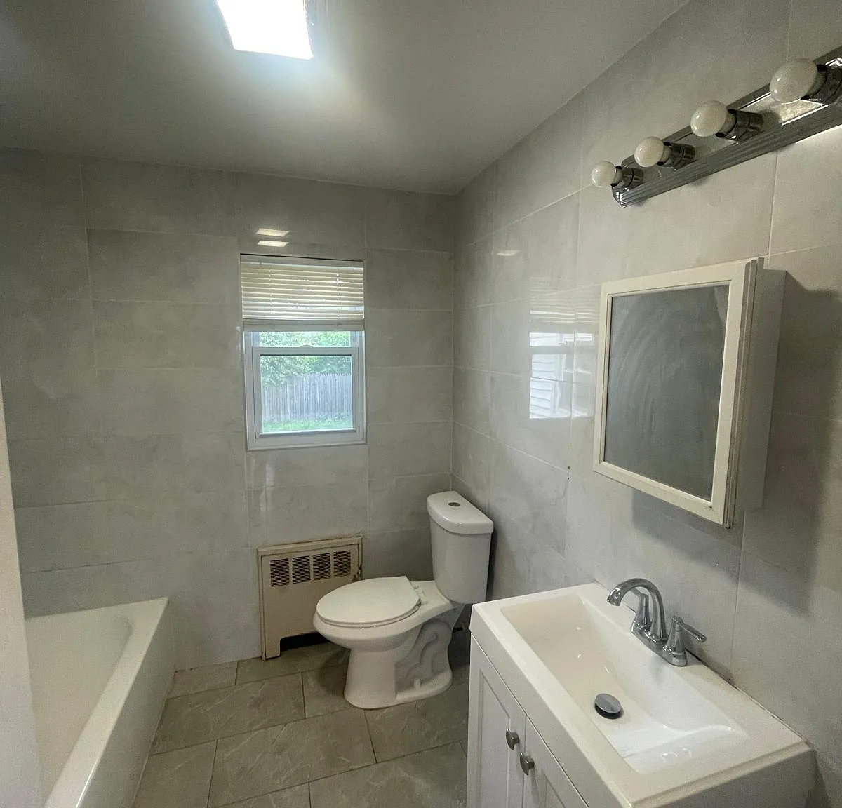 3 bed, 2200 sqft, $4,000 — Photo 4