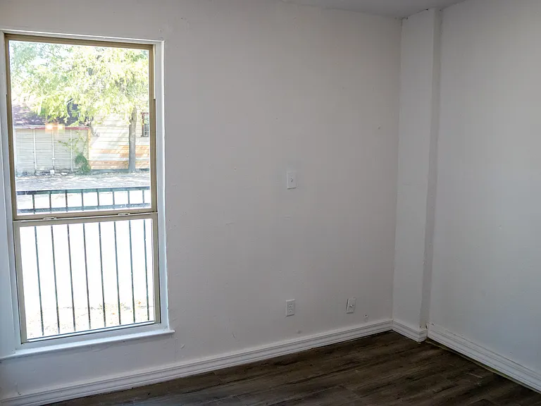 1603 W Laurel — Photo 21