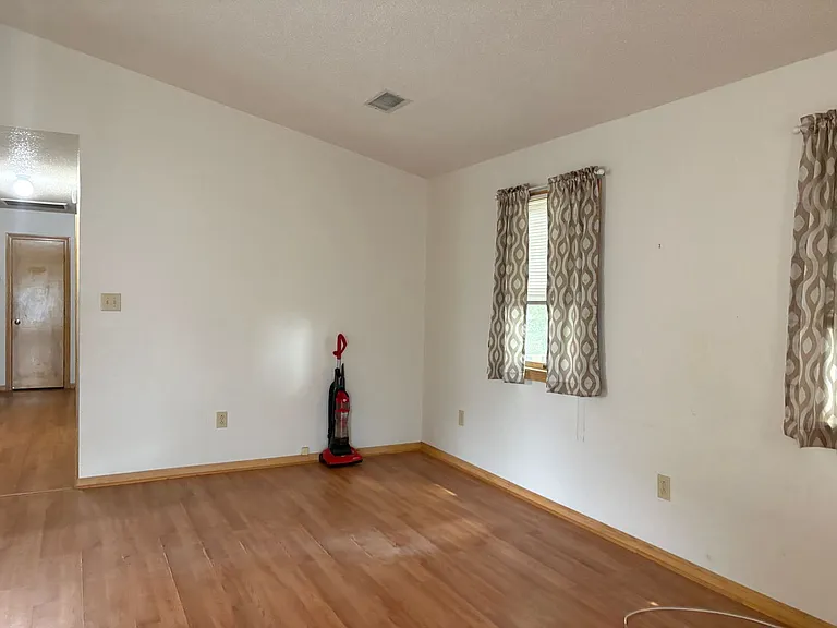 104 Lenwood Ct — Photo 4